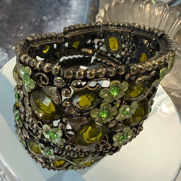 Vintage Style Metal Bracelet - Picture 5 of 5